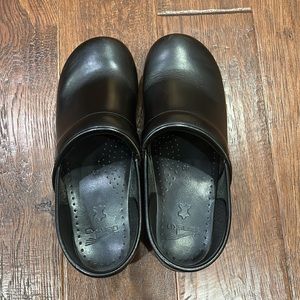Dansko black clogs size EU 40 (9.5 US)